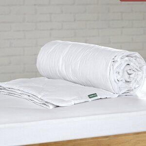 King Classic lightweight wool comforter from the wool room